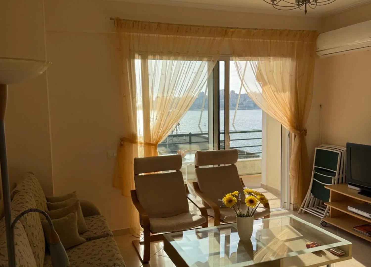 Stunning Two Bedrooms Apartment Steps From The Beach ساراندا 0*,  ألبانيا