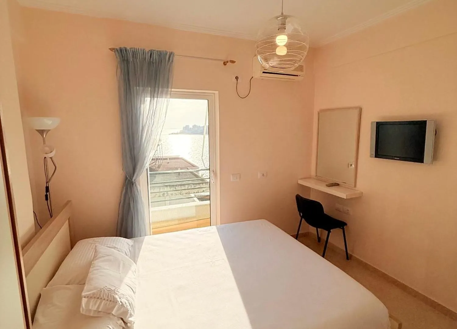 Stunning Two Bedrooms Apartment Steps From The Beach ساراندا ألبانيا